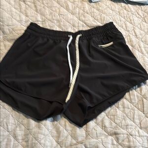 Vuori Clementine 4 in shorts. New condition